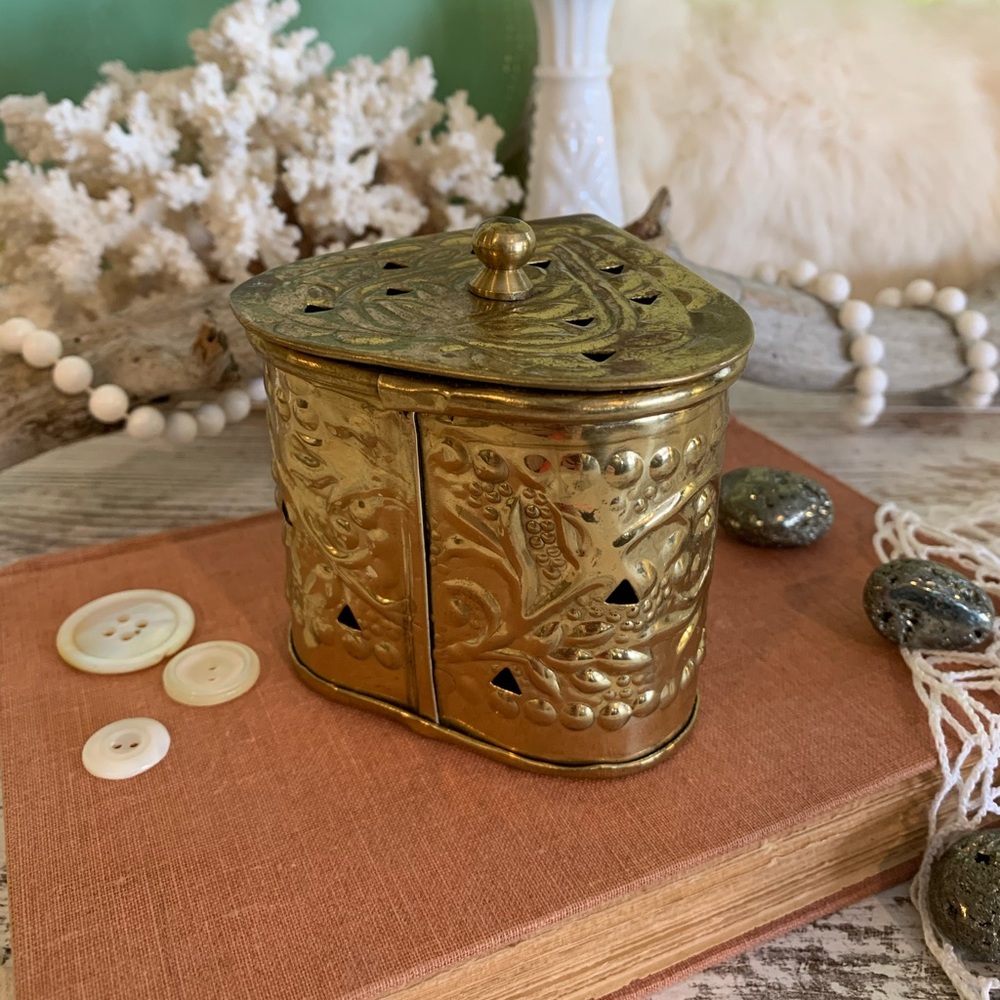 Vintage Brass Container 🔆 - Picture 3 of 10